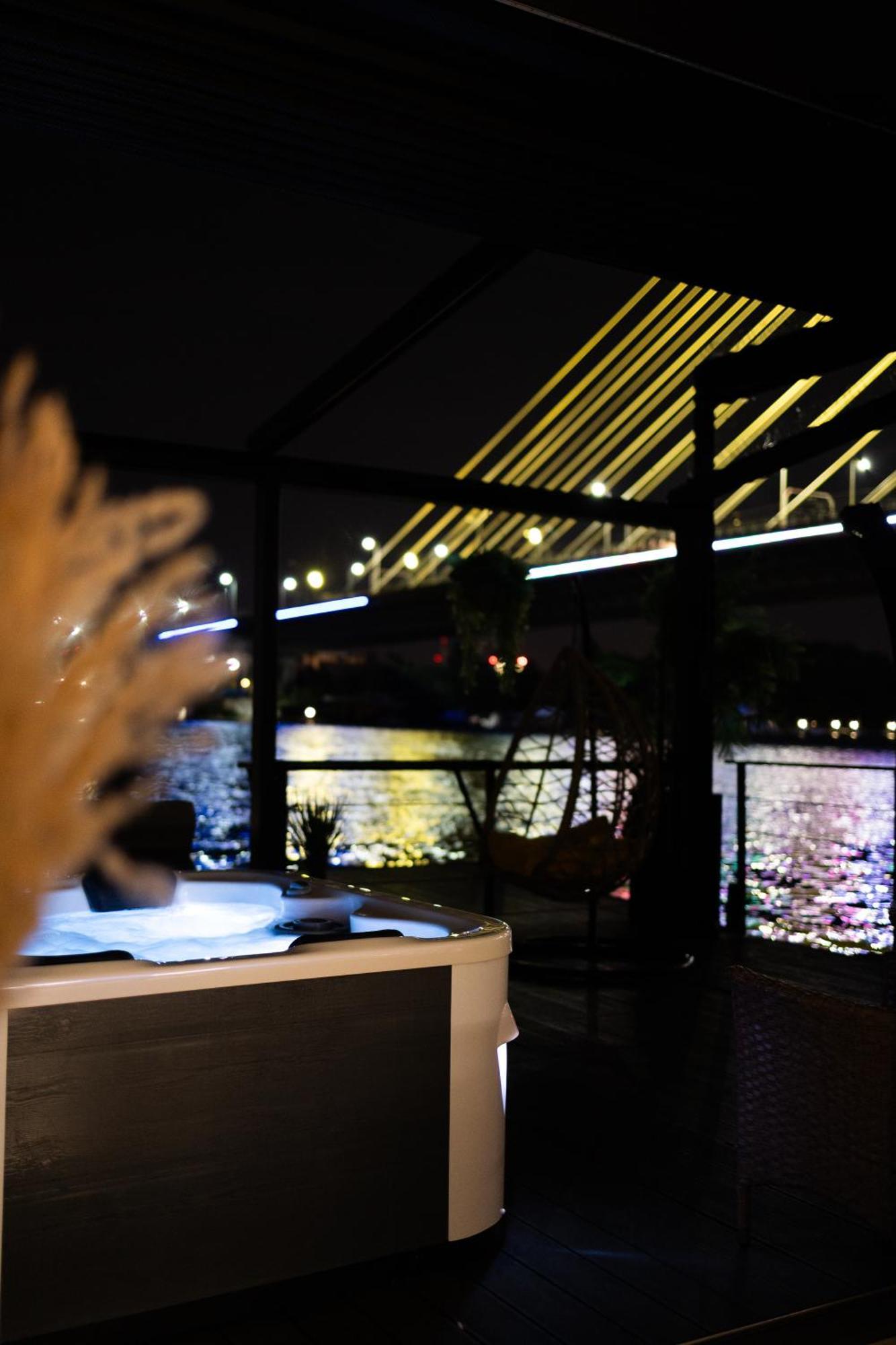 Ada Moment Splav- Kuca Na Reci Beograd- Floating House On Sava River ,Belgrado Exterior foto