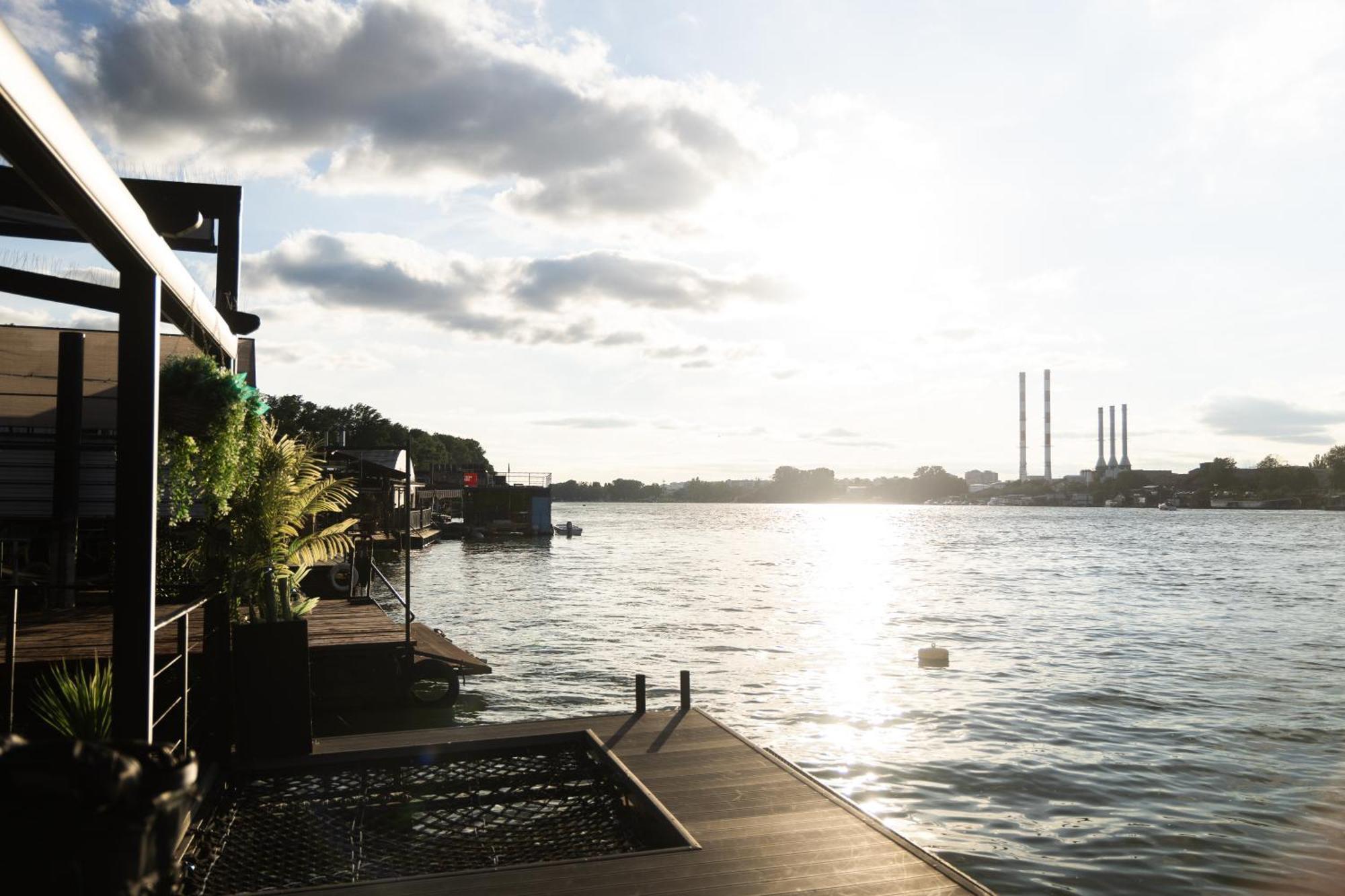 Ada Moment Splav- Kuca Na Reci Beograd- Floating House On Sava River ,Belgrado Exterior foto